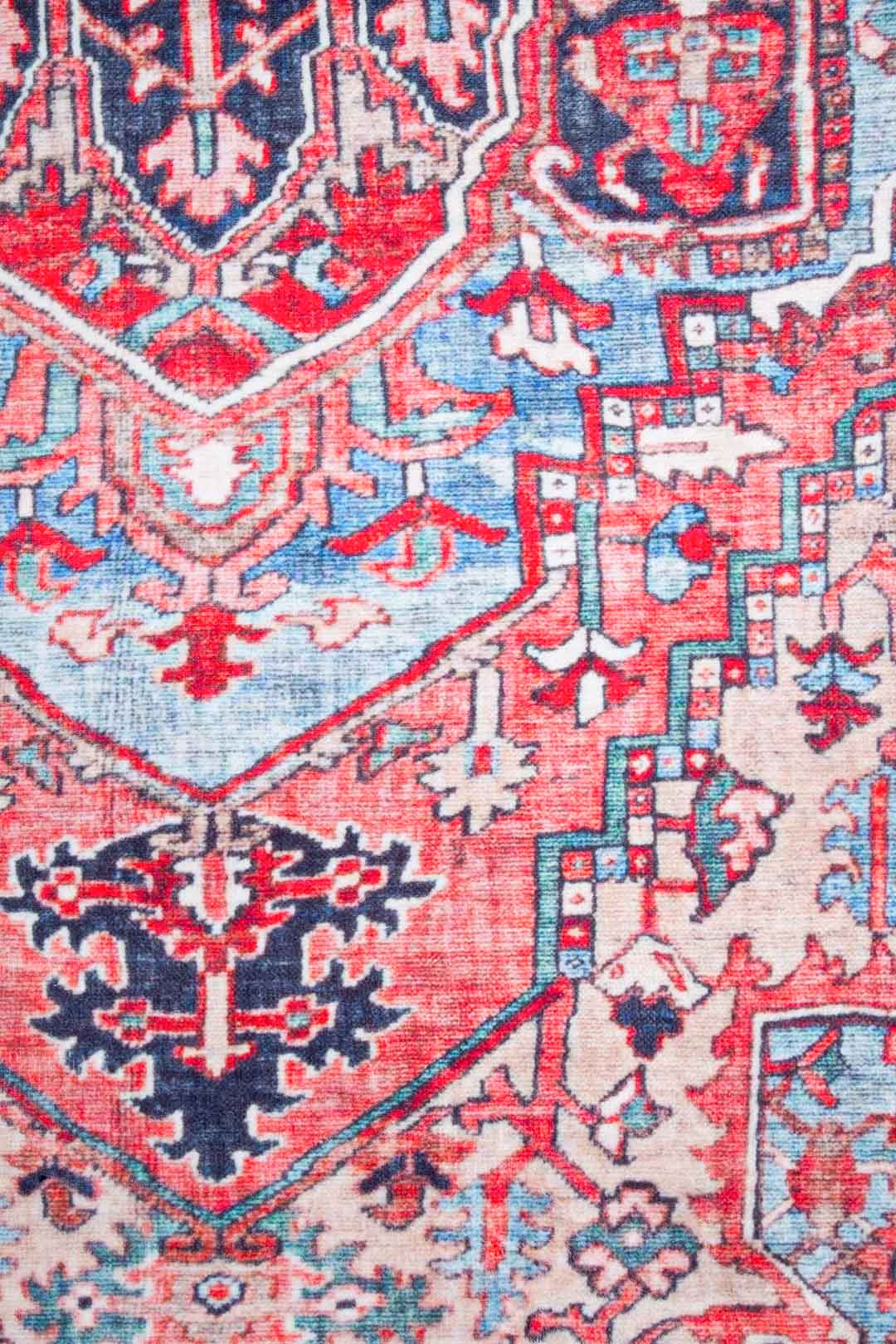 Heriz Perzsa Stílusú Szőnyeg – Vörös és Kék Harmónia