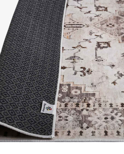 Weicher und glänzender Teppich Logy Vintage in Beige und Braun 