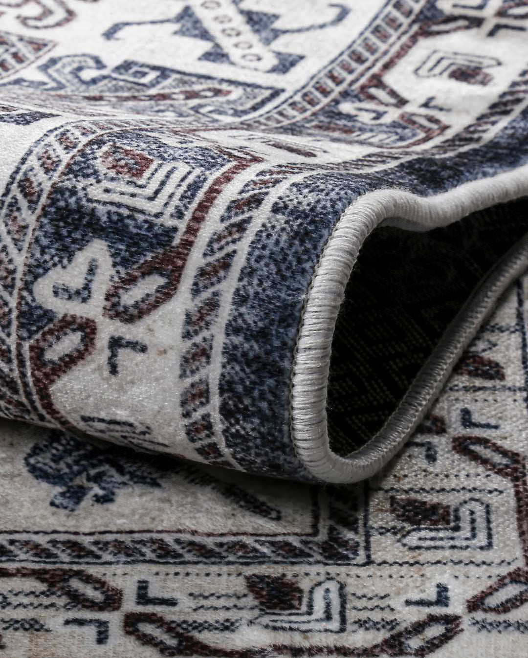 Sötétvörös vintage perzsa puha és fényes szőnyeg 