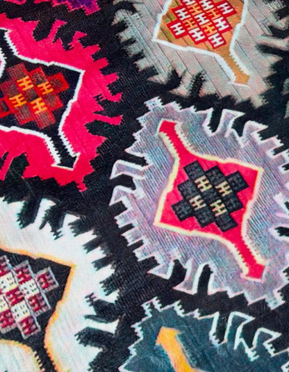 Színes Nomád – Törzsi Kilim Mintás Szőnyeg