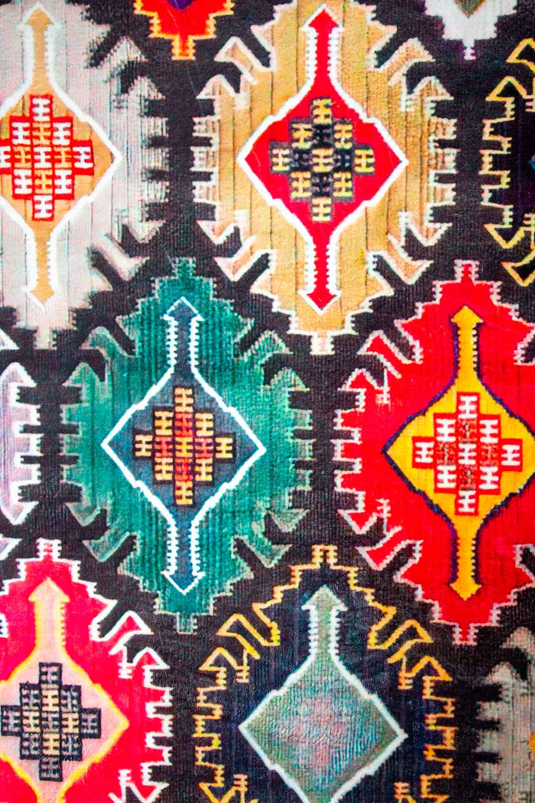 Színes Nomád – Törzsi Kilim Mintás Szőnyeg